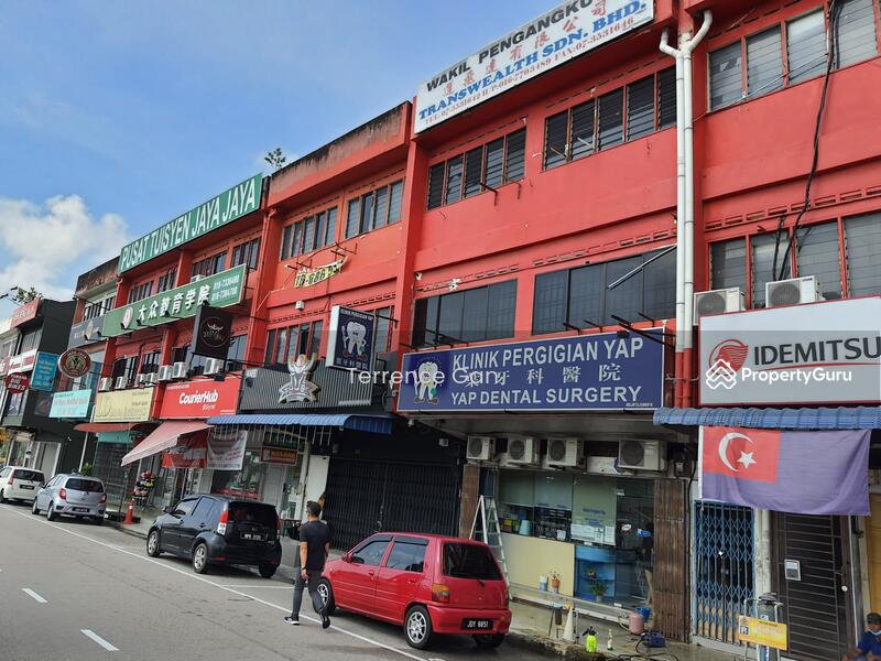JOHOR JAYA JALAN DEDAP 6 NEAR MAYBANK MAGNUM 4D 3 STOREY SHOP FOR SALE